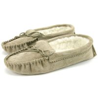 Beige lambswool lined moccasins with sole