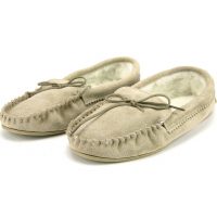 Beige lambswool lined moccasins with sole