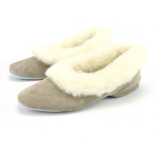 Ladies full heeled slipper with collar
