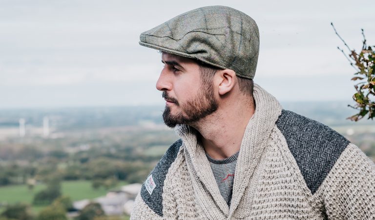 Man wearing Glencroft Norber wool flat cap