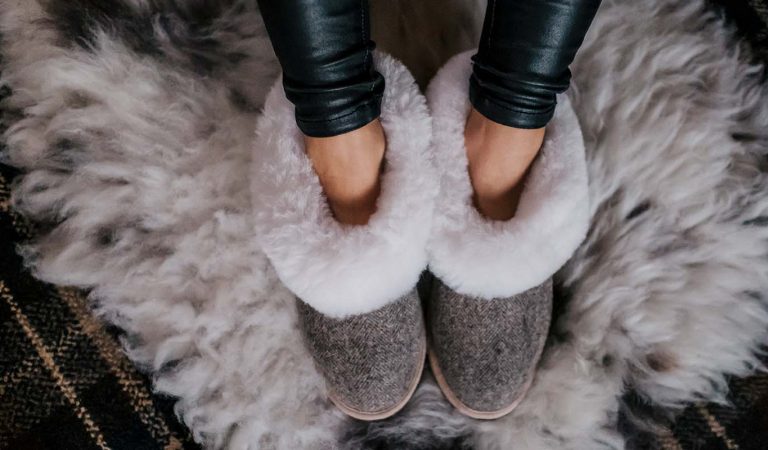 Ladies Slippers & Moccasins